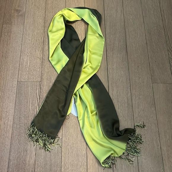 NWT Echo Wrap Scarf - Picture 4 of 5